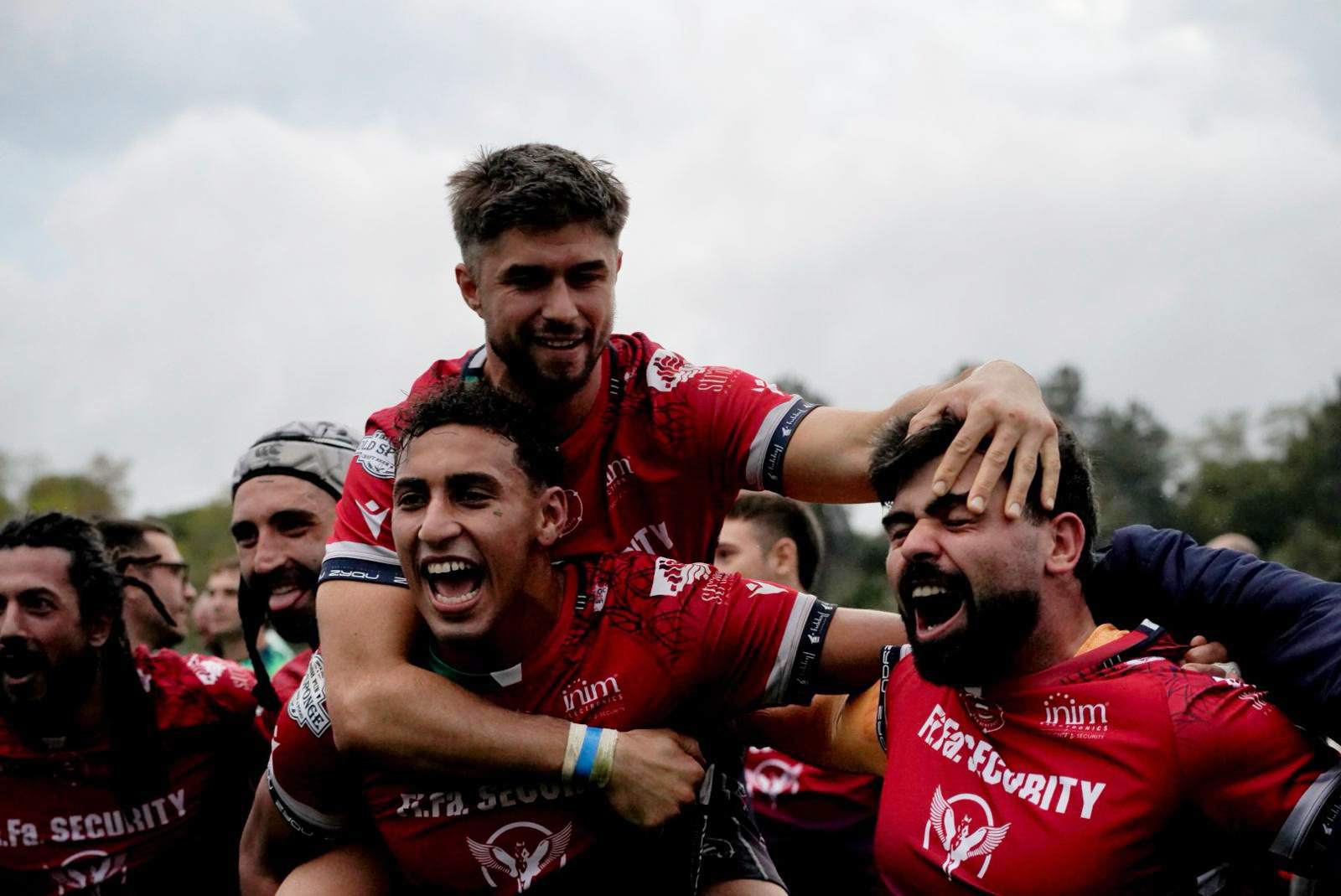 L’Unione scrive la storia: arriva la prima, magnifica vittoria in Serie A. Battuta 40-27 l’Amatori Napoli in un Campo Mandela gremito e in festa.