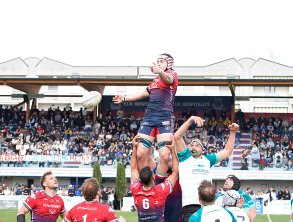 IL MANDELA È UNA BOLGIA DA RECORD: 1500 CUORI ROSSOBLU CHE  SPINGONO L’UNIONE SUL PODIO DELLA SERIE A.